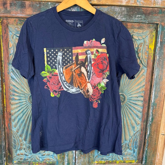 Rodeo Quincy graphic tee horse flag roses - Picture 1 of 4